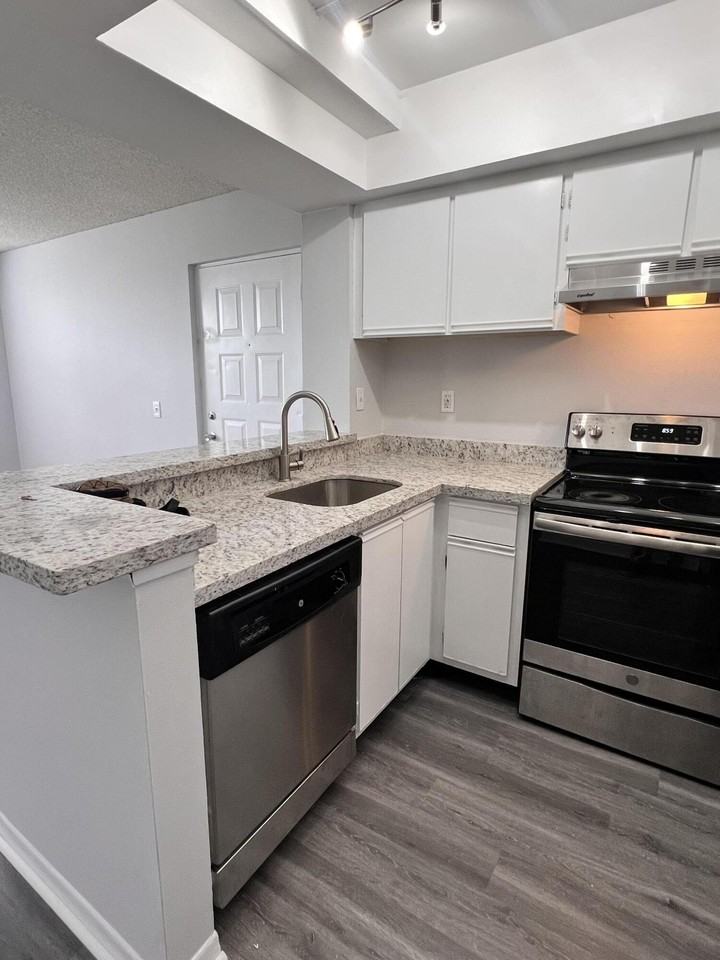 718 Executive Center Dr Apt 31 - Photo 6 of 26