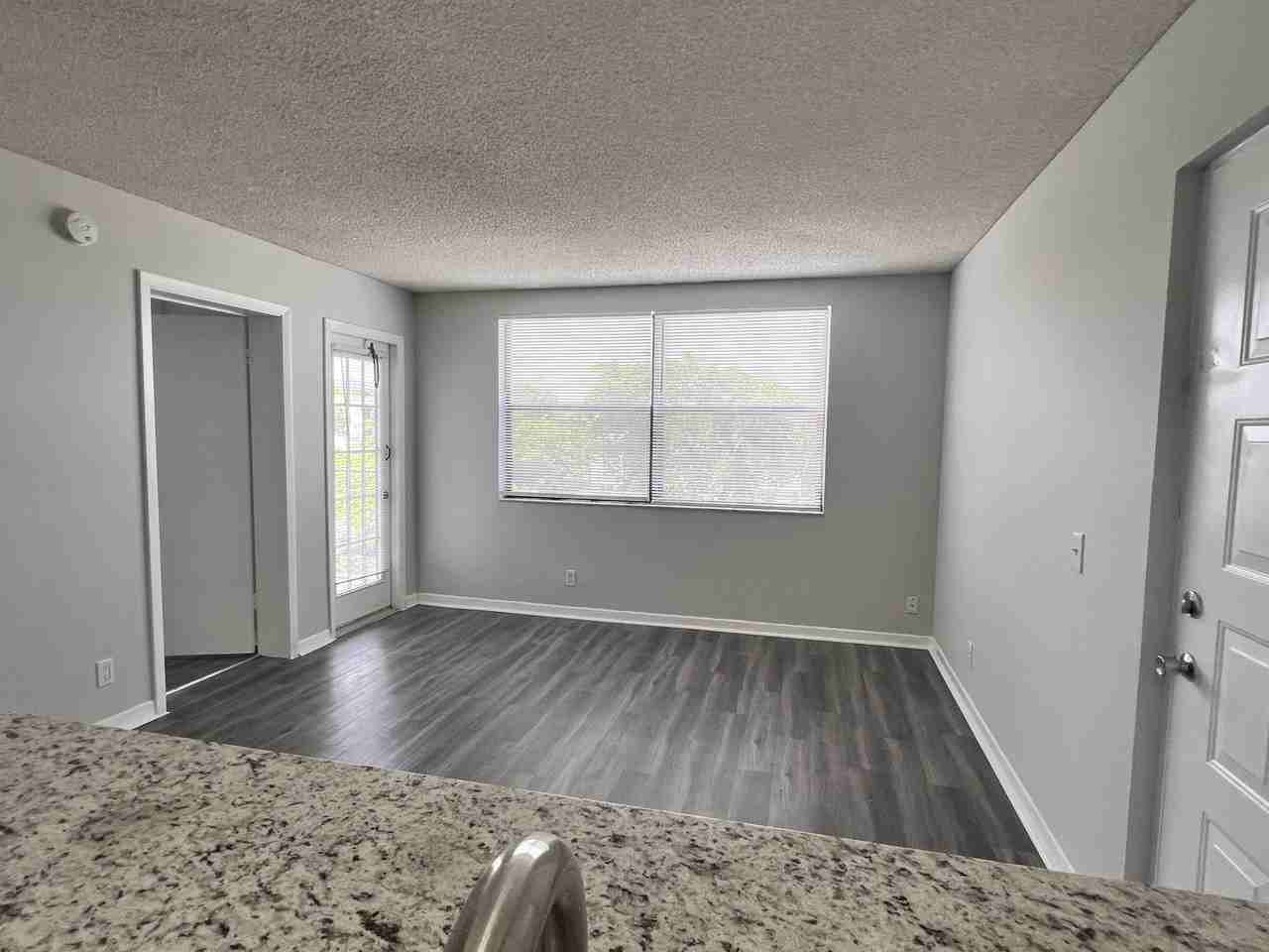 718 Executive Center Dr Apt 31 - Photo 7 of 26