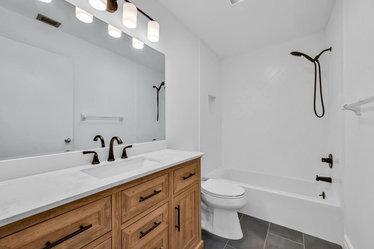 7619 Silver Woods Ct - Photo 6 of 20