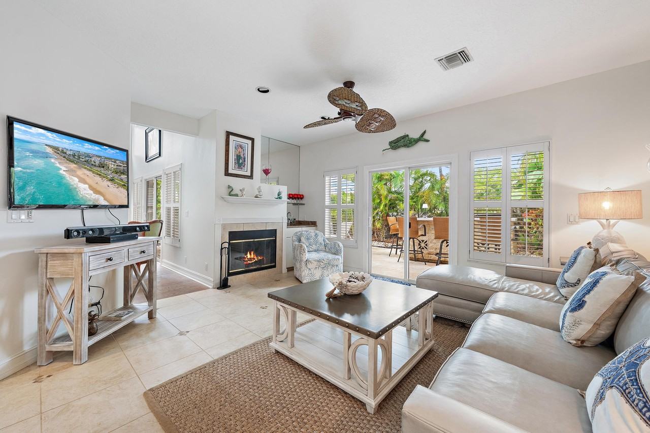 27 Grand Bay Cir - Photo 3 of 34