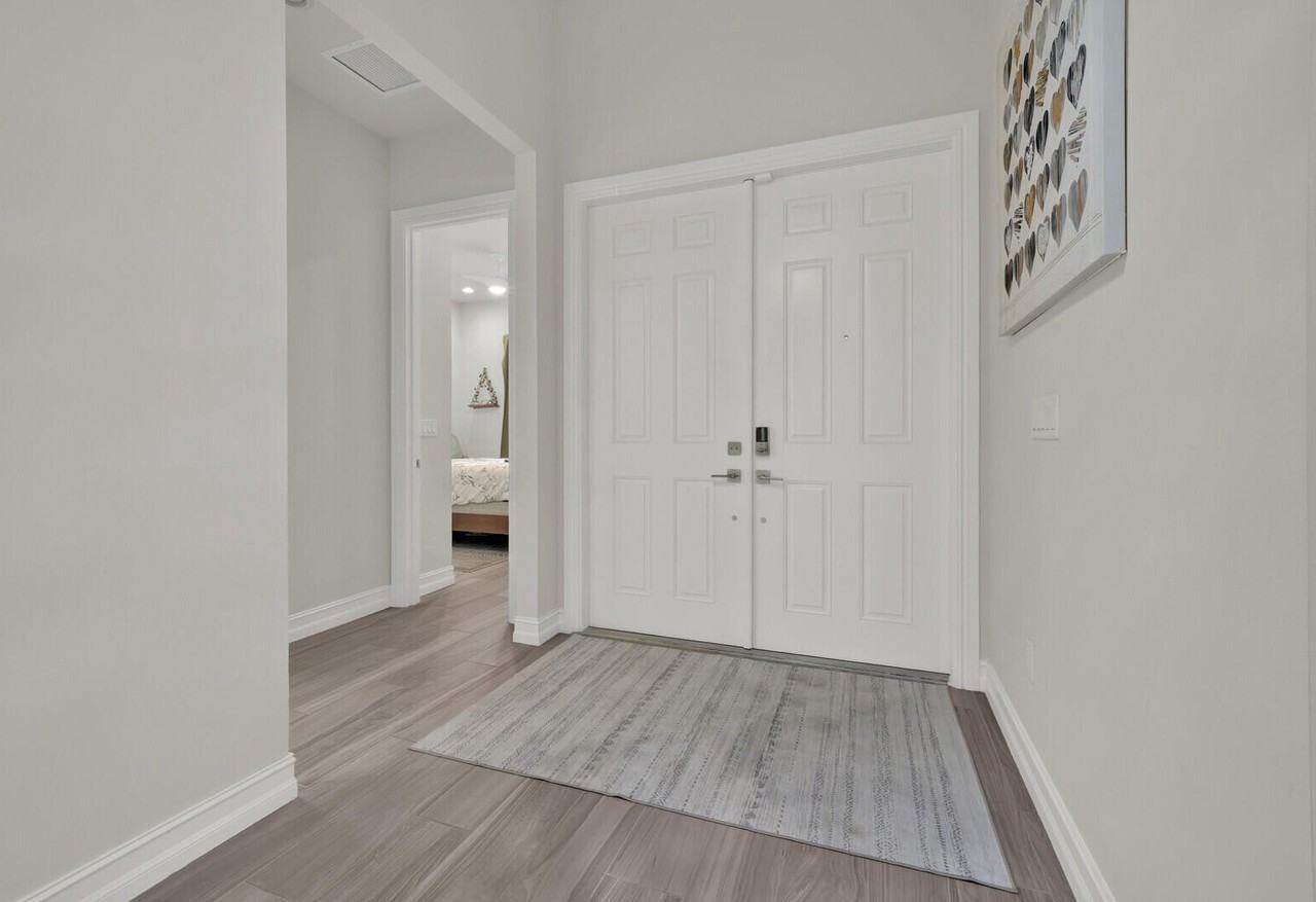 138 Se Palma St - Photo 3 of 49