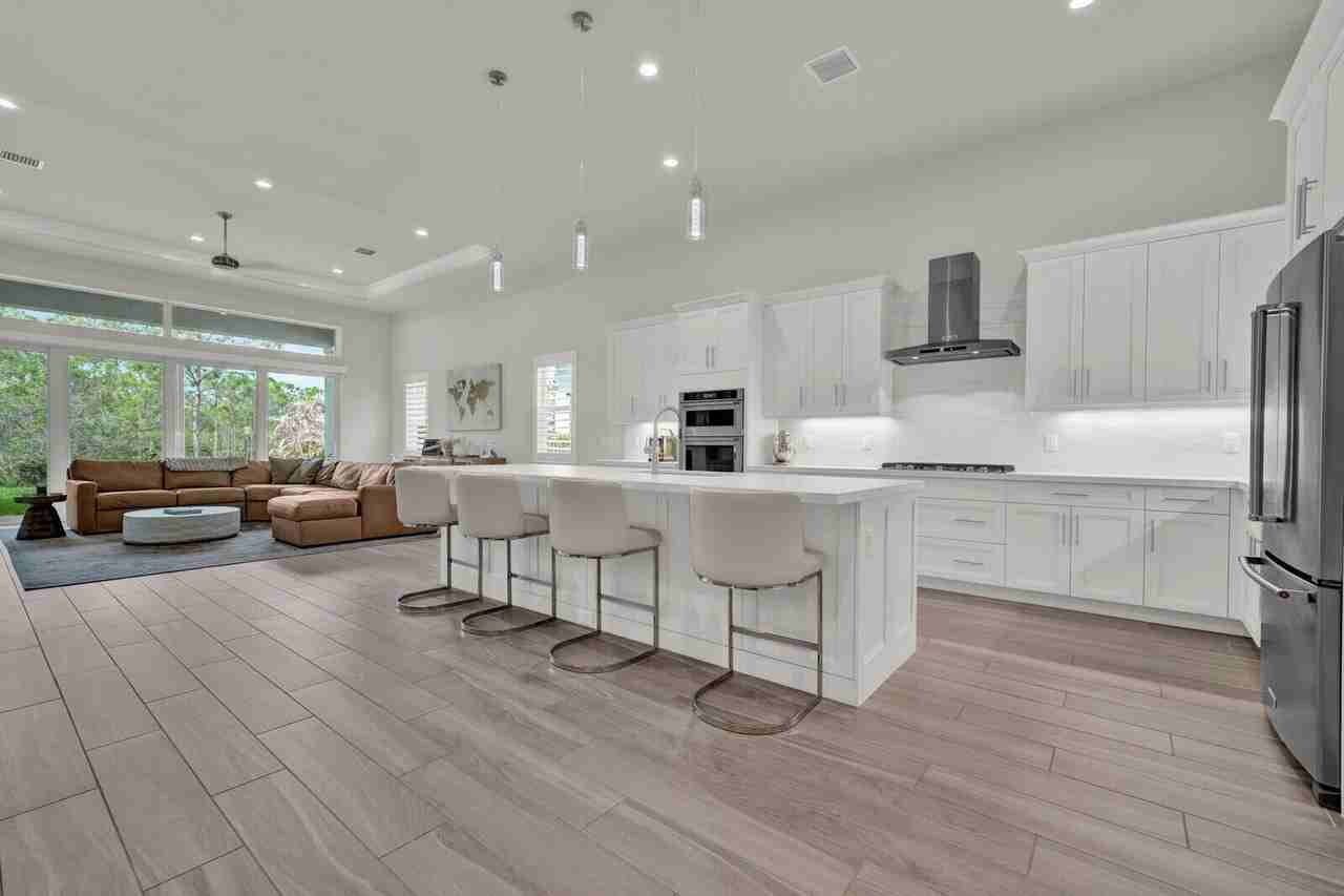 138 Se Palma St - Photo 4 of 49