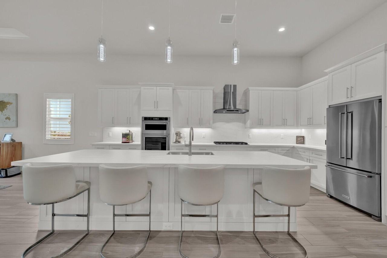 138 Se Palma St - Photo 5 of 49