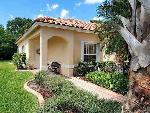 430 Nw Lismore Ln - Photo 2 of 21