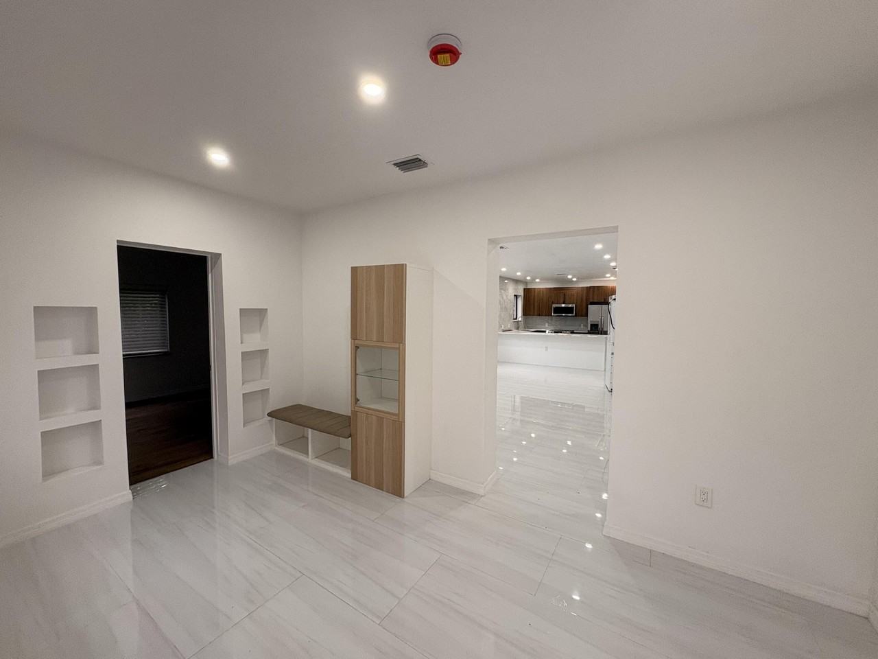 1721 Sw 12th St - Photo 2 of 16