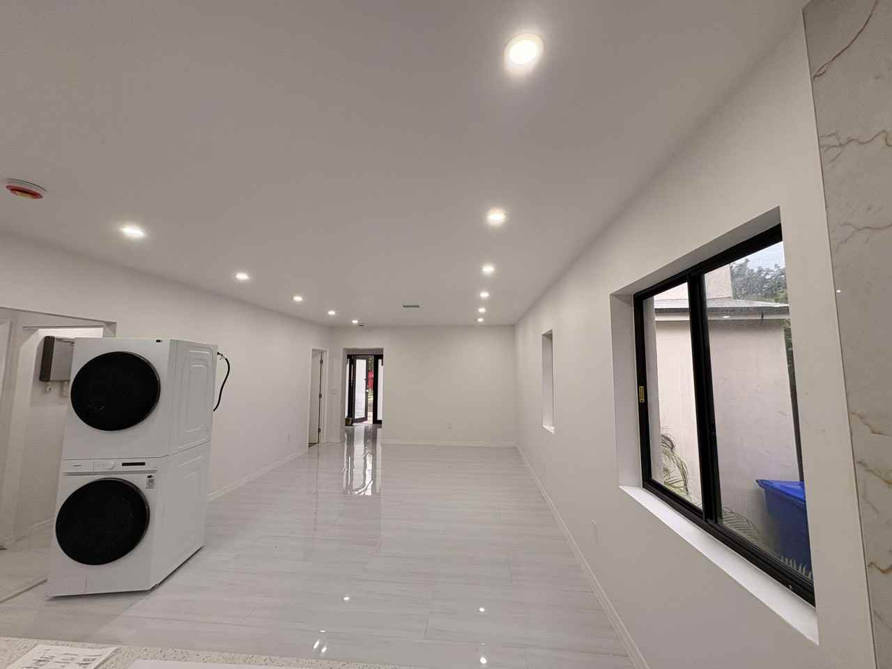 1721 Sw 12th St - Photo 4 of 16