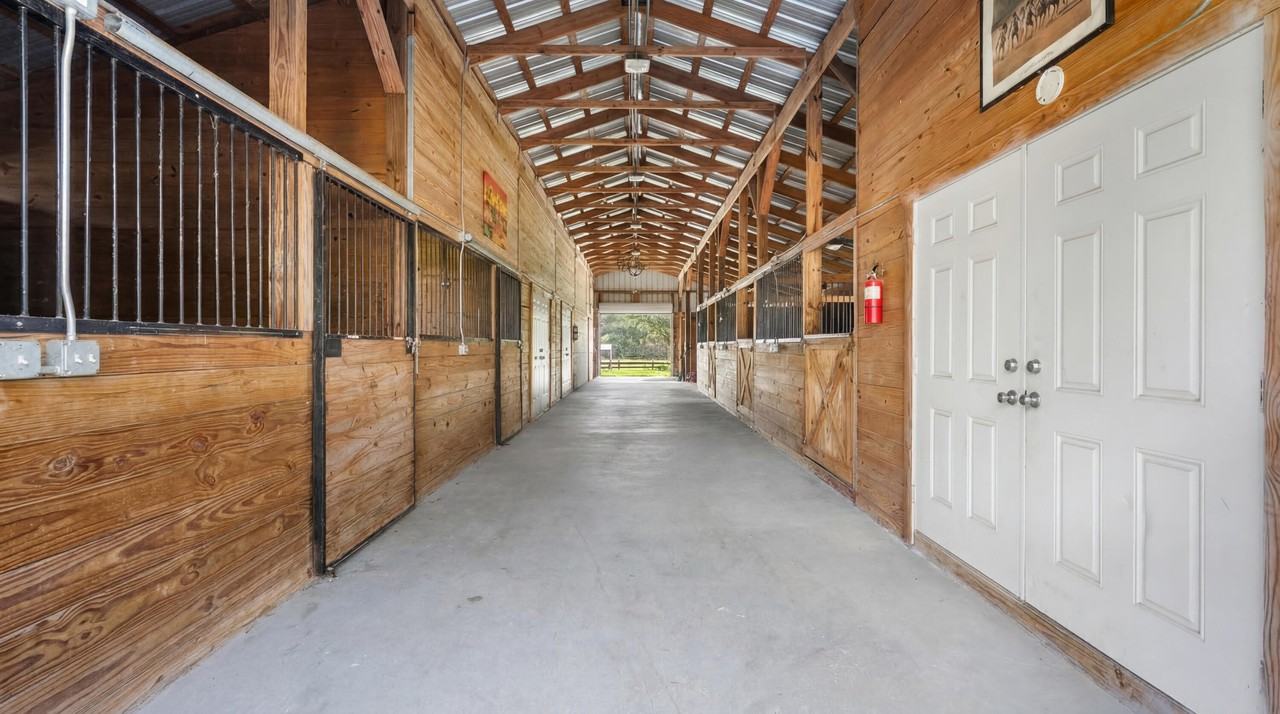 12440 Tangerine Blvd - Photo 3 of 32