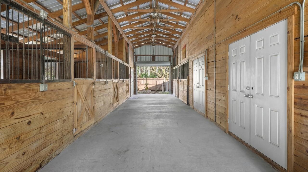 12440 Tangerine Blvd - Photo 5 of 32