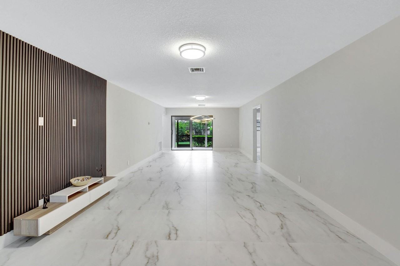 4724 Greentree Cir Apt B - Photo 3 of 30