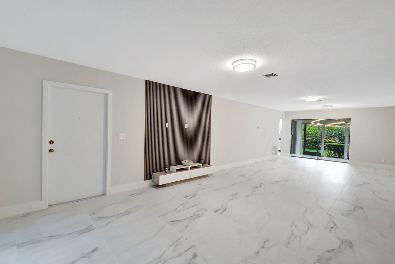 4724 Greentree Cir Apt B - Photo 4 of 30