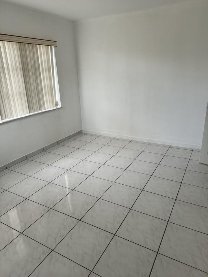 9409 Nw 81st Mnr - Photo 3 of 10