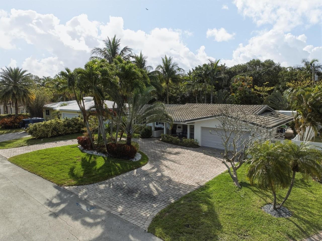 3036 Ne 19th St - Photo 5 of 48