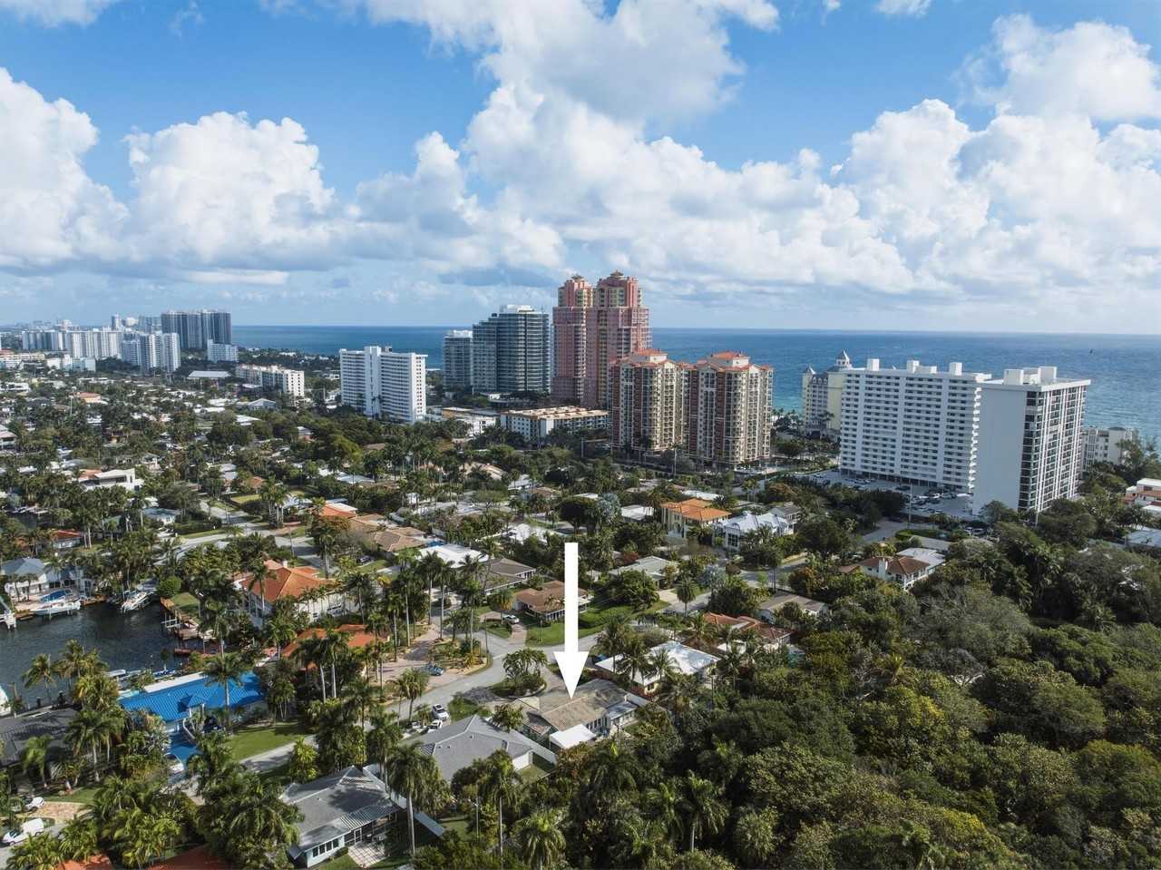 3036 Ne 19th St - Photo 7 of 48