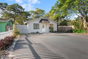 836 Sw 13th Ct - Photo 1 of 1