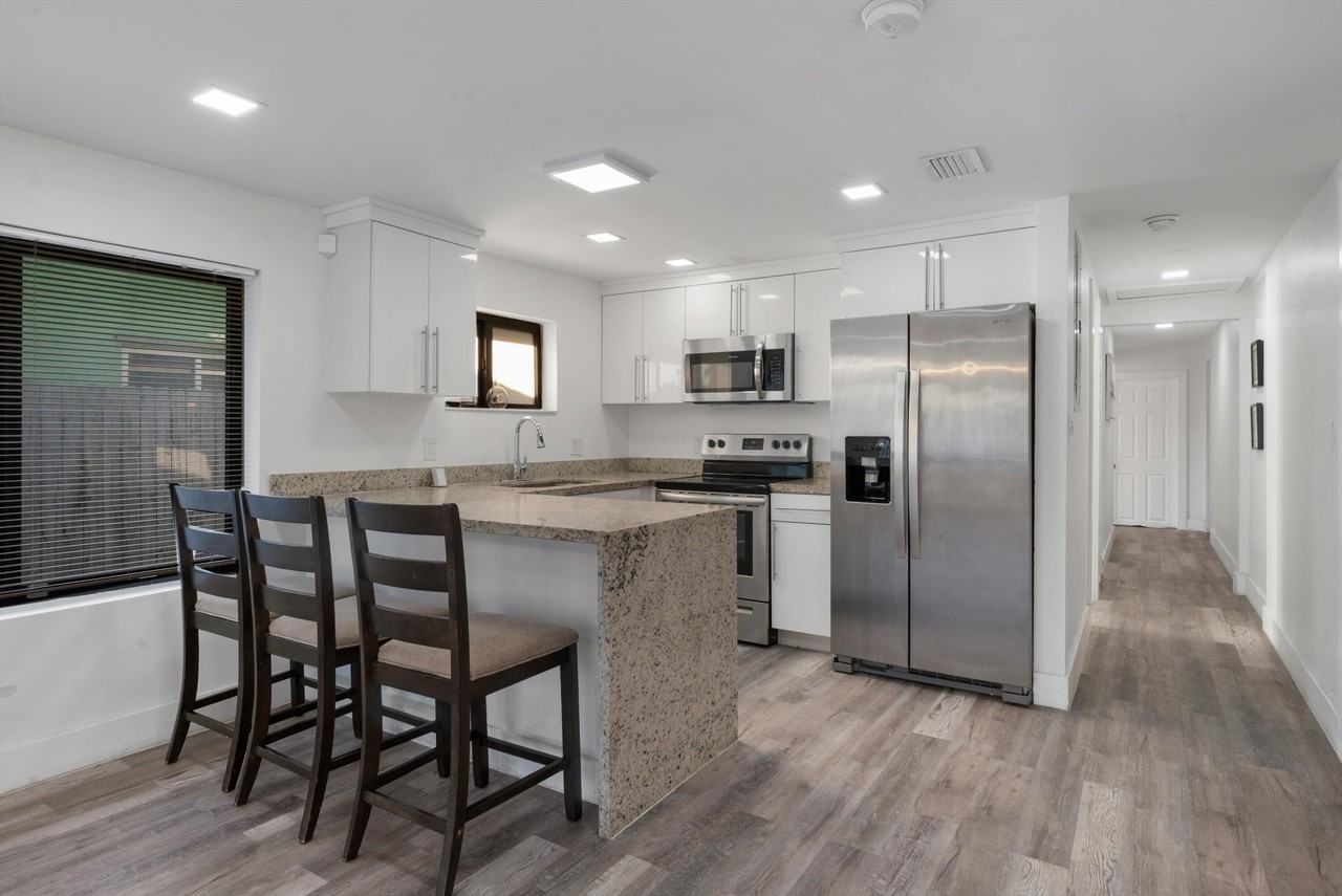 836 Sw 13th Ct - Photo 3 of 25