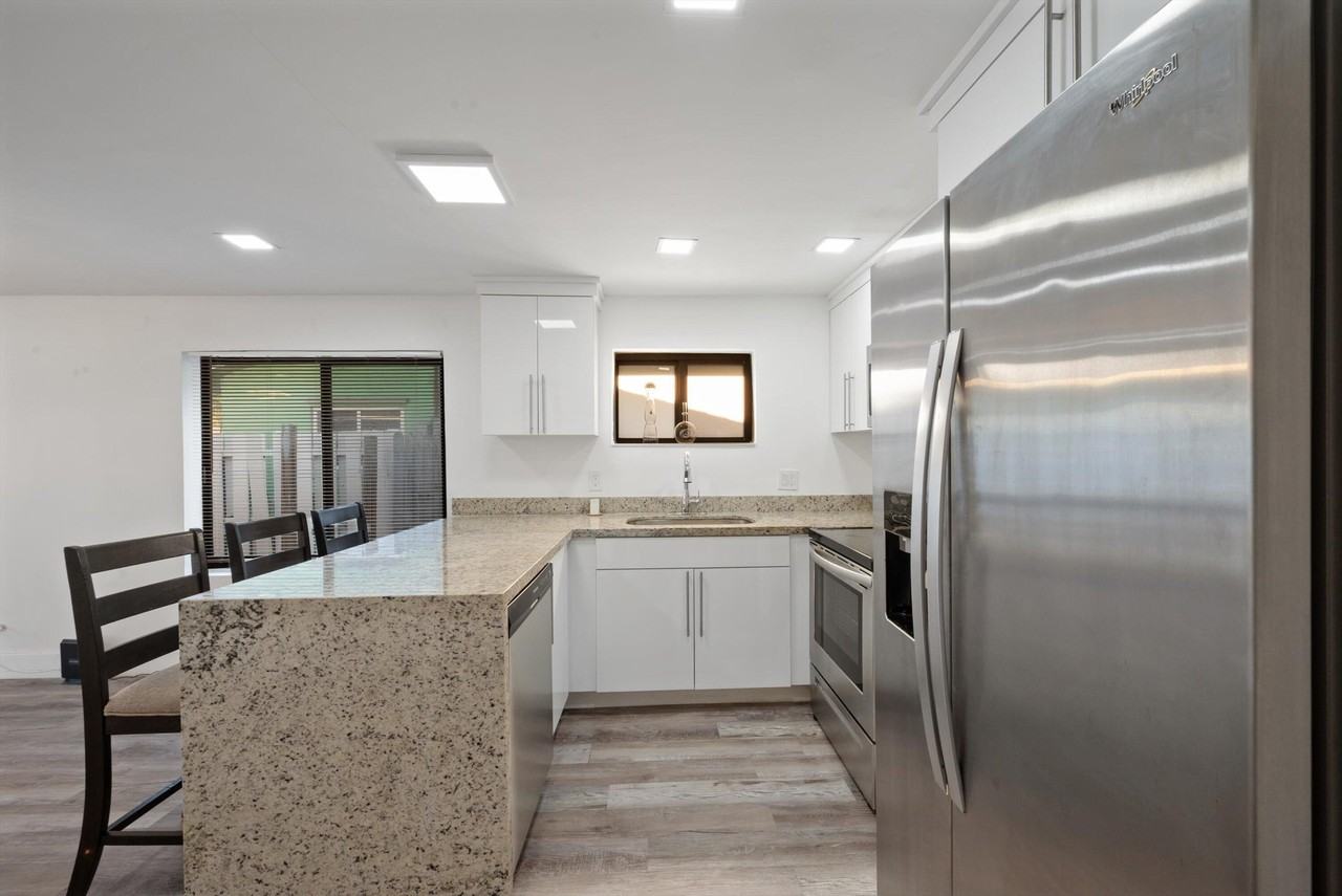 836 Sw 13th Ct - Photo 4 of 25