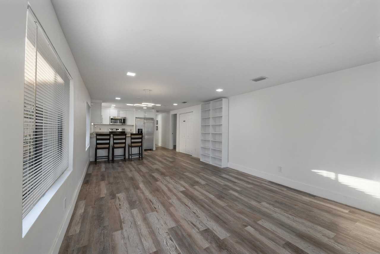 836 Sw 13th Ct - Photo 6 of 25