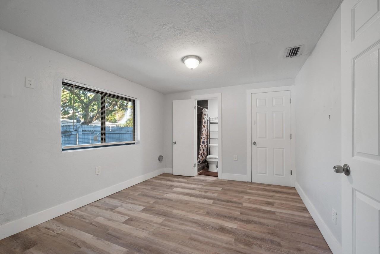 836 Sw 13th Ct - Photo 7 of 25