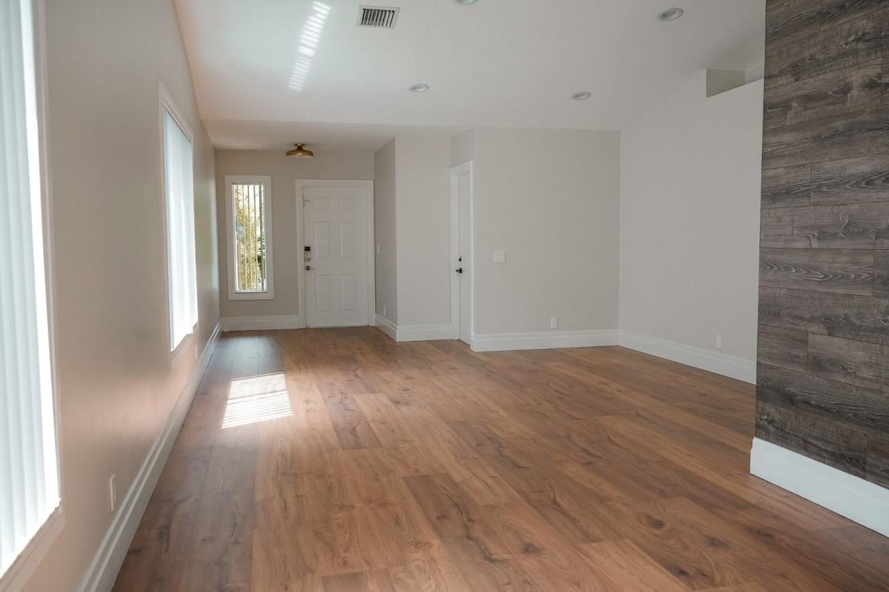 1261 Majesty Ter - Photo 3 of 22