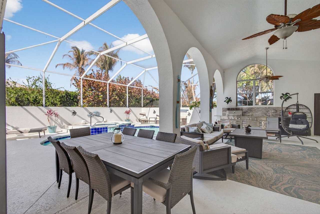 8075 Se Governors Way - Photo 2 of 35