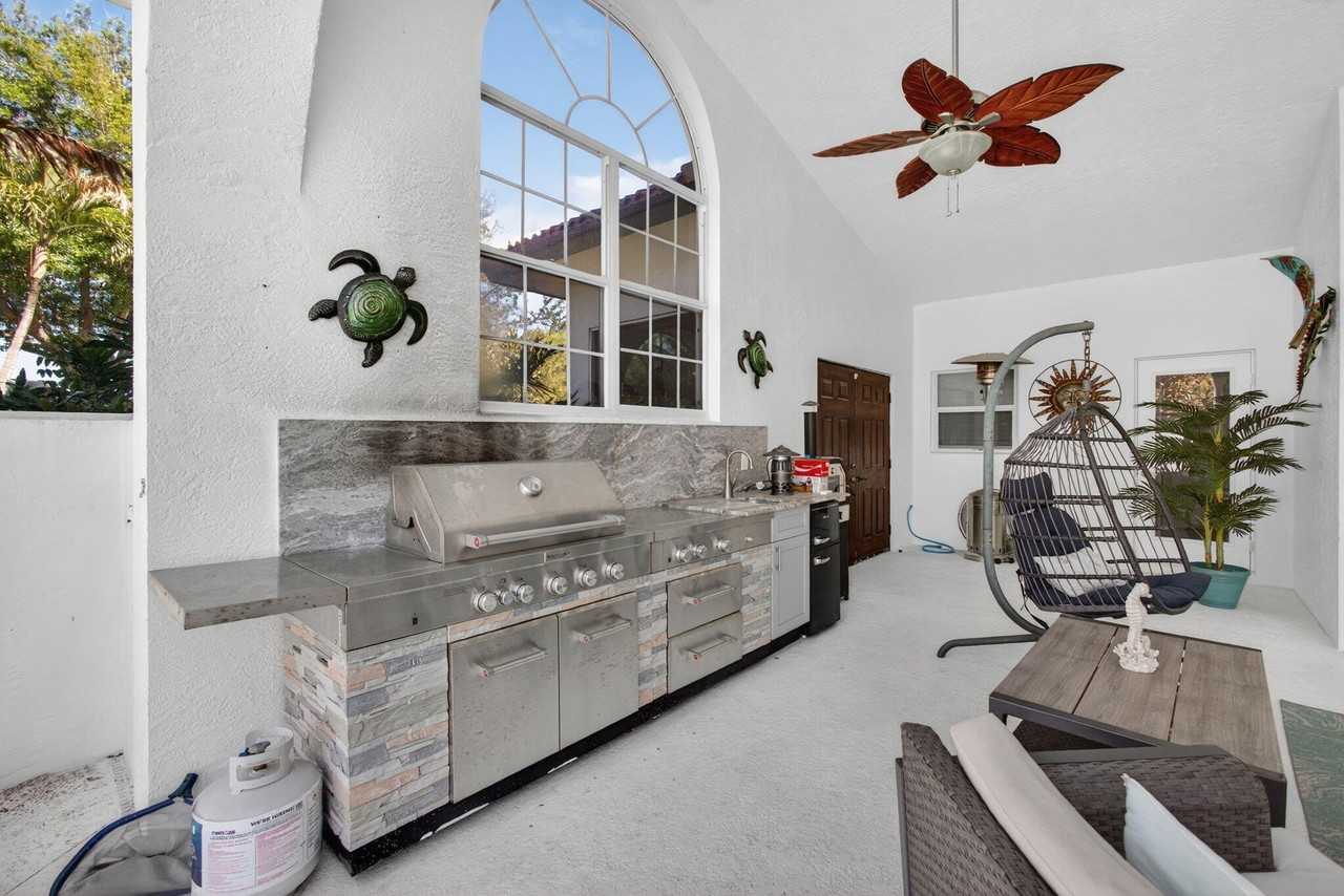 8075 Se Governors Way - Photo 4 of 35