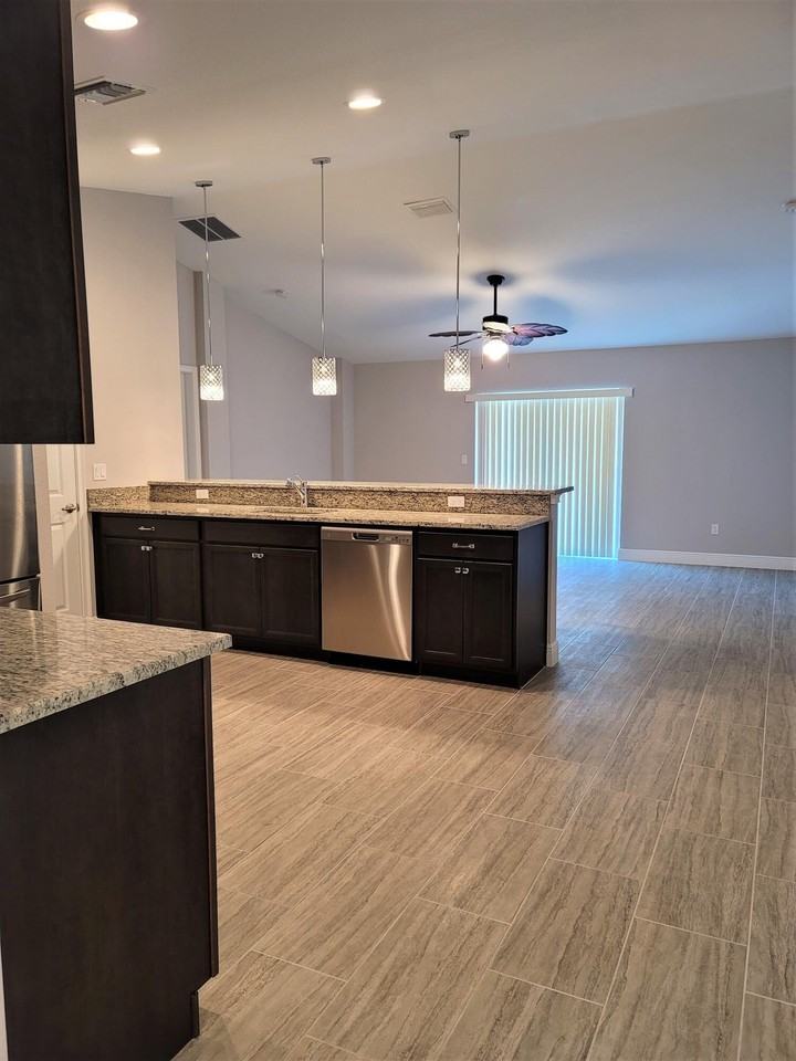 459 Sw Paar Dr - Photo 5 of 28