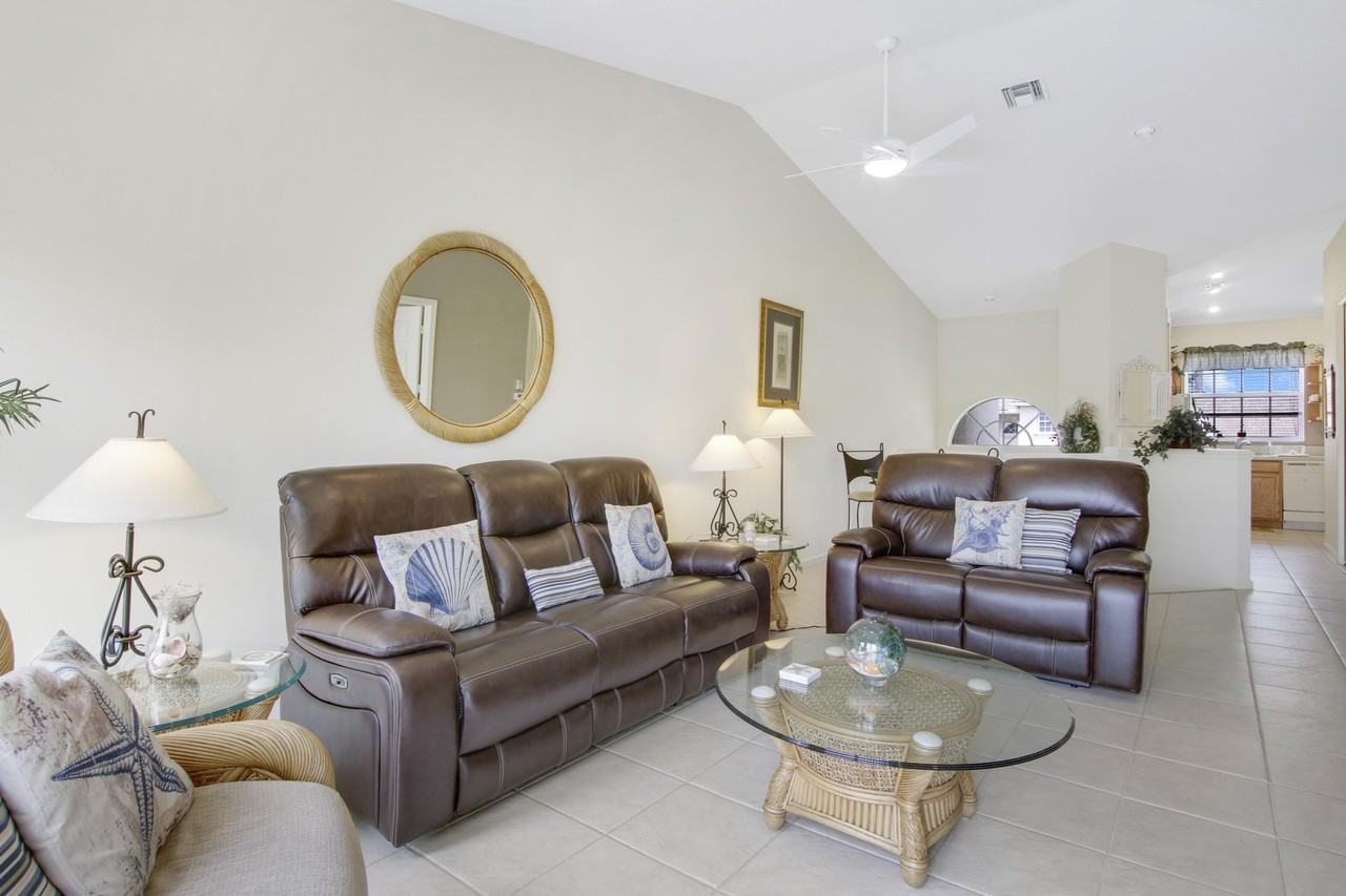 9207 Wentworth Ln - Photo 3 of 23