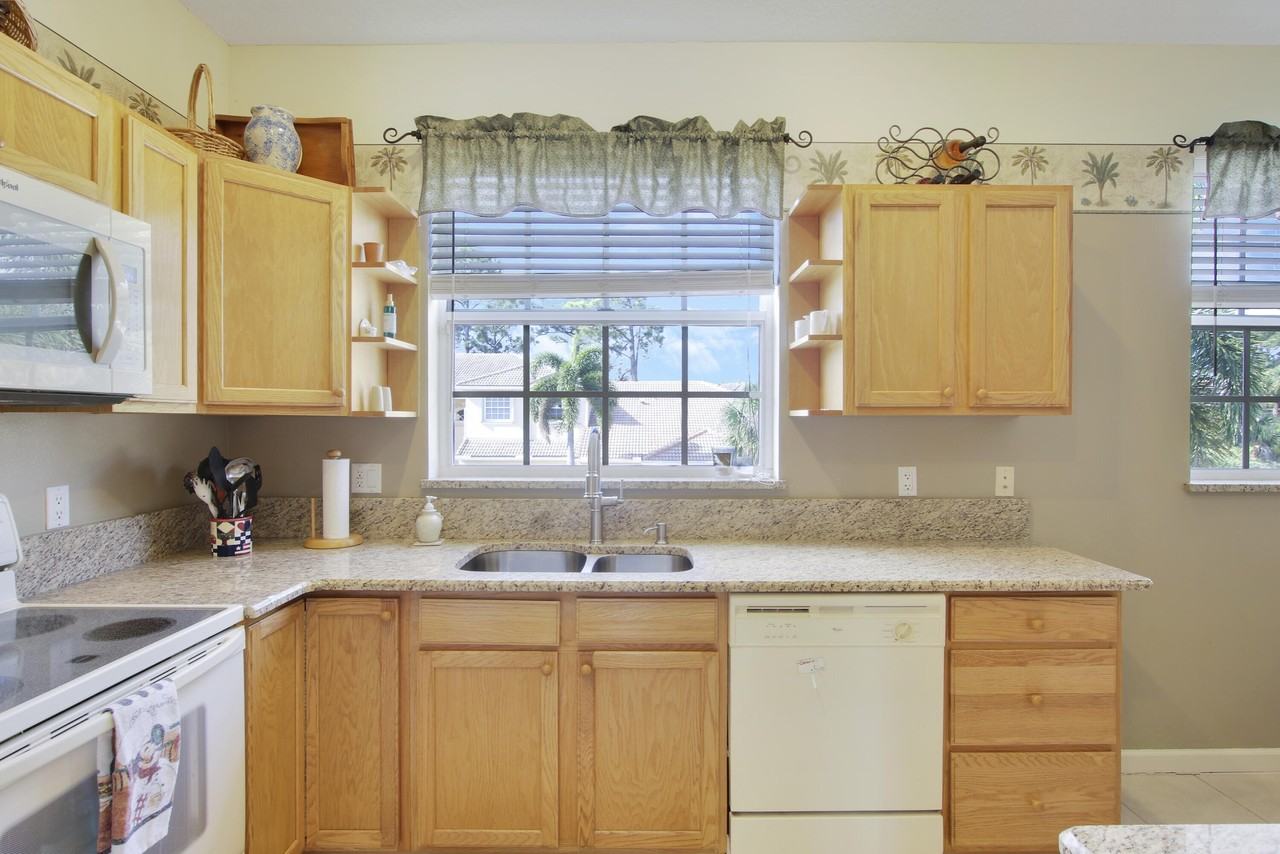 9207 Wentworth Ln - Photo 5 of 23