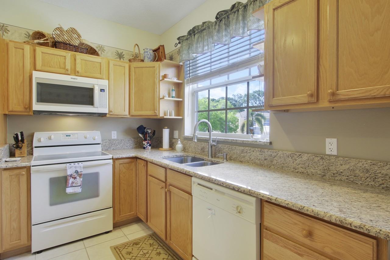 9207 Wentworth Ln - Photo 7 of 23