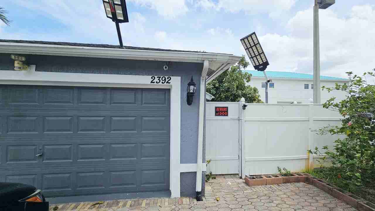 2392 Kirk Rd - Photo 3 of 14