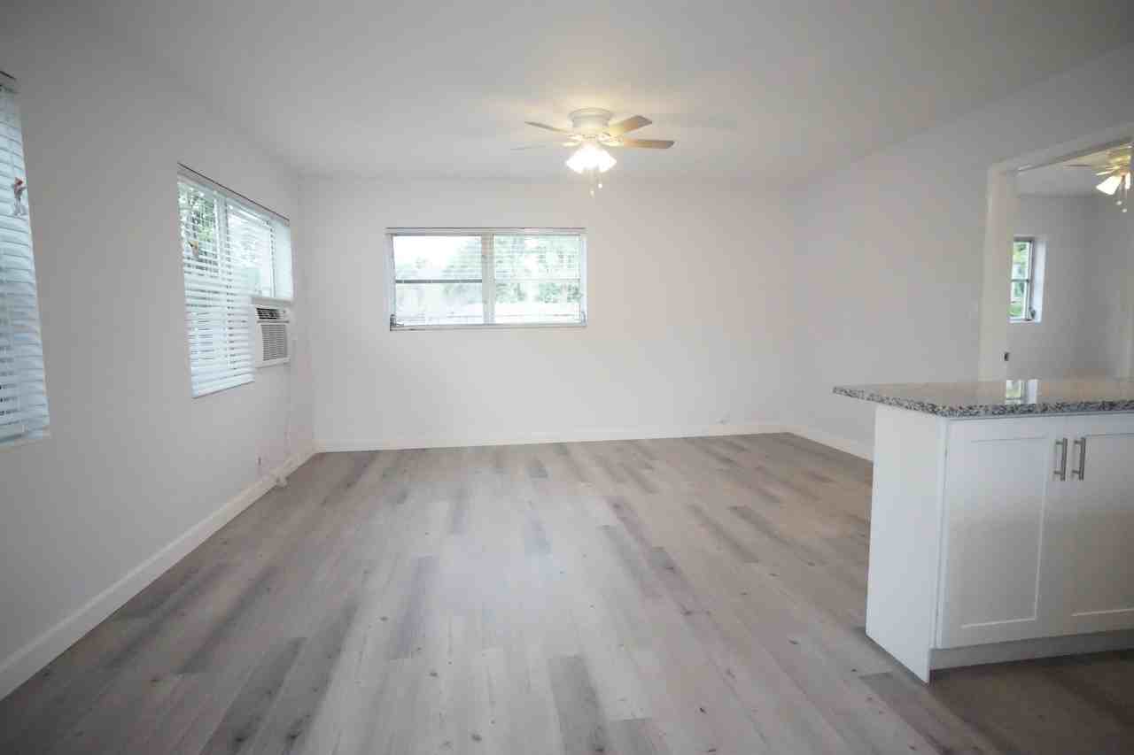 1815 Juno Rd Apt 3 - Photo 4 of 14