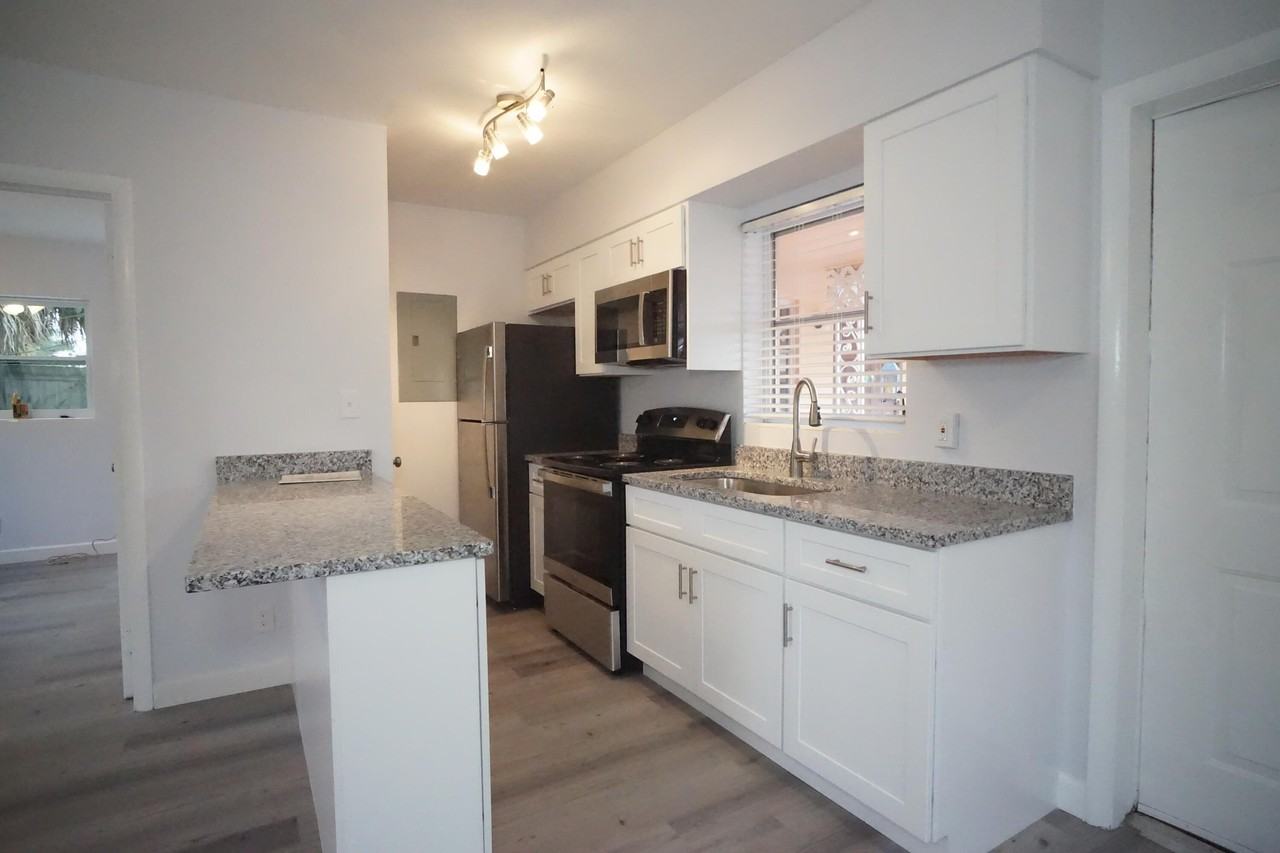 1815 Juno Rd Apt 3 - Photo 5 of 14