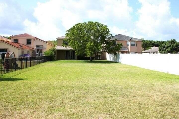 9649 Wyeth Ct - Photo 2 of 6