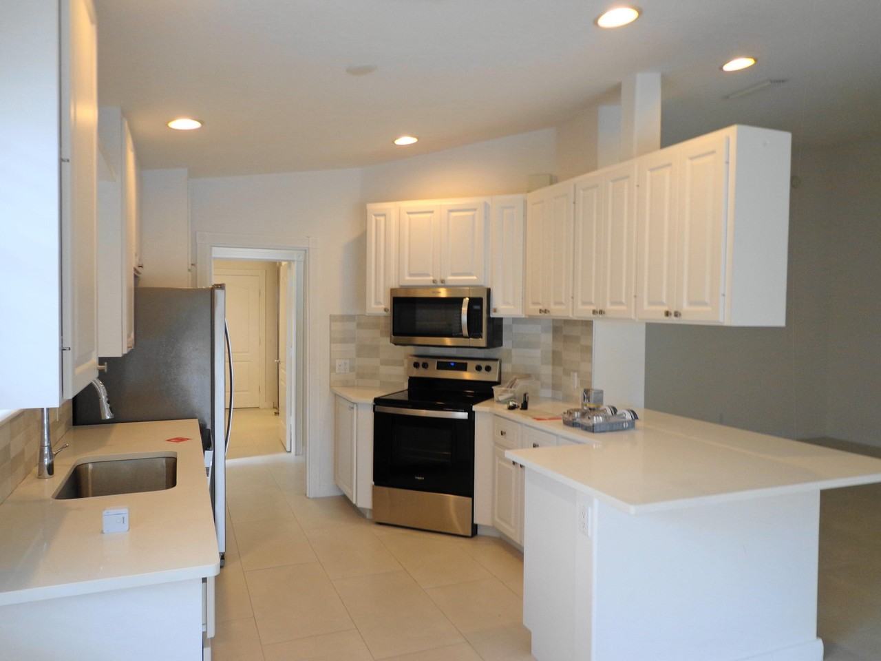 8319 Eleuthera Ln - Photo 4 of 29