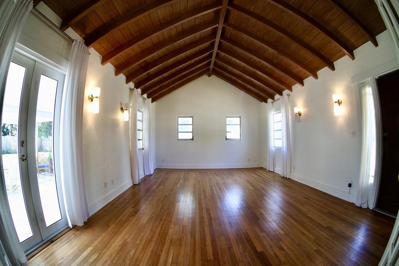 620 Winters St - Photo 3 of 30