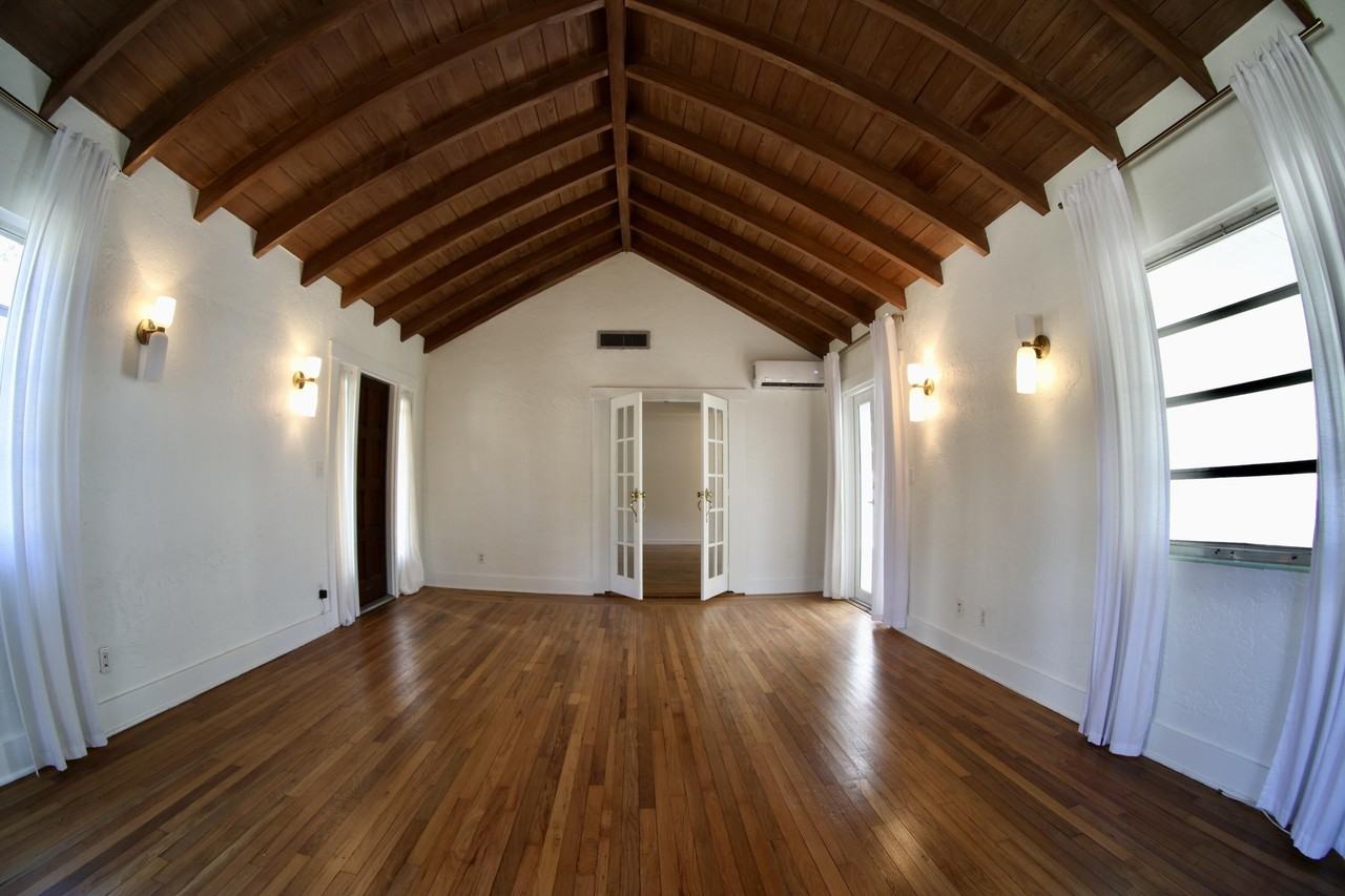 620 Winters St - Photo 4 of 30