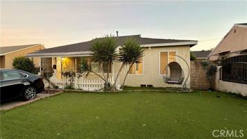 featured image of 11246 Saticoy St