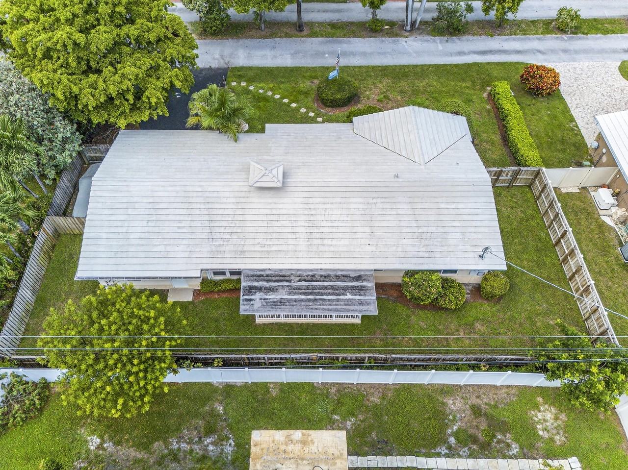 2750 Se 3rd St - Photo 3 of 50