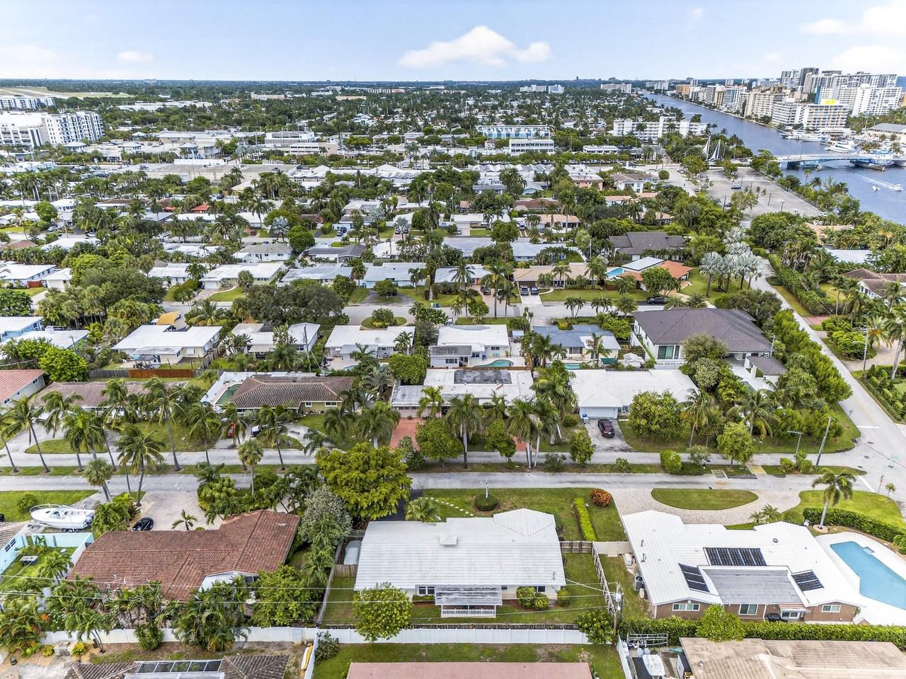 2750 Se 3rd St - Photo 4 of 50