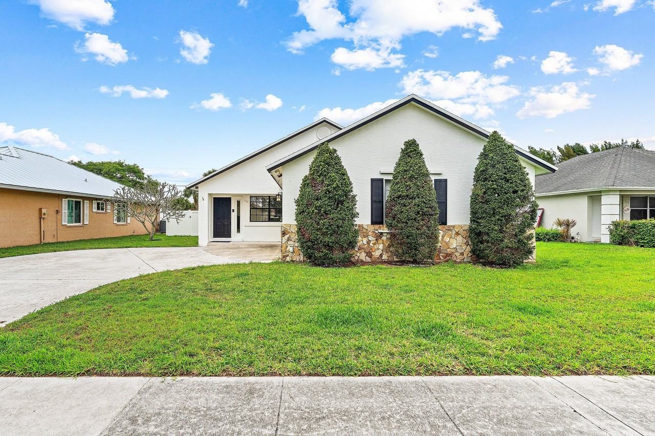 125 Raintree Trl - Photo 2 of 46