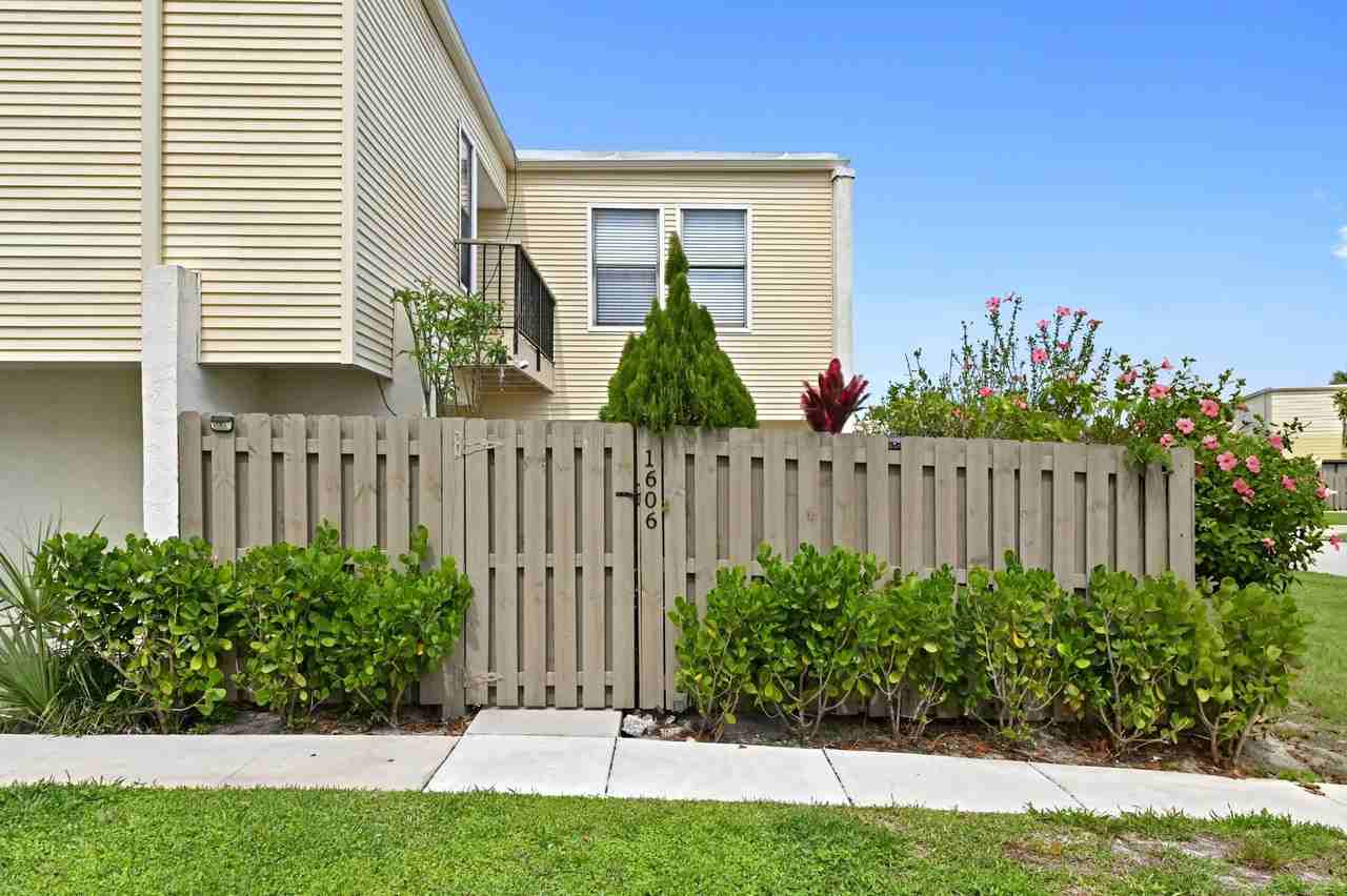 1606 Shaker Cir - Photo 2 of 23