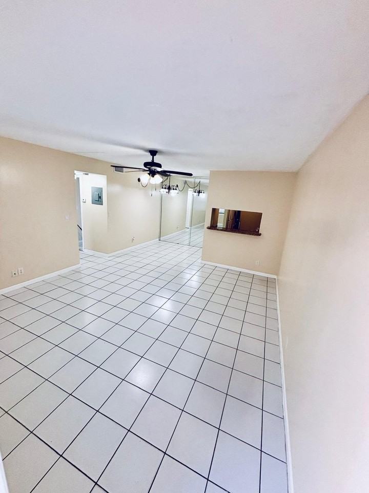 1011 Twin Lakes Dr - Photo 4 of 13