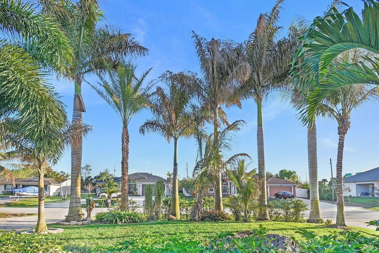 1573 Sw Calmar Ave - Photo 2 of 44