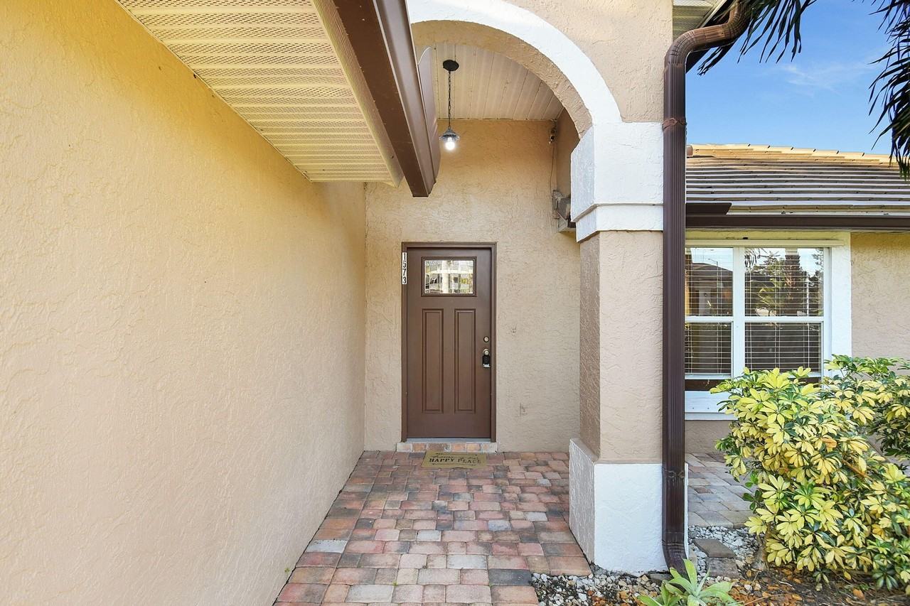 1573 Sw Calmar Ave - Photo 4 of 44