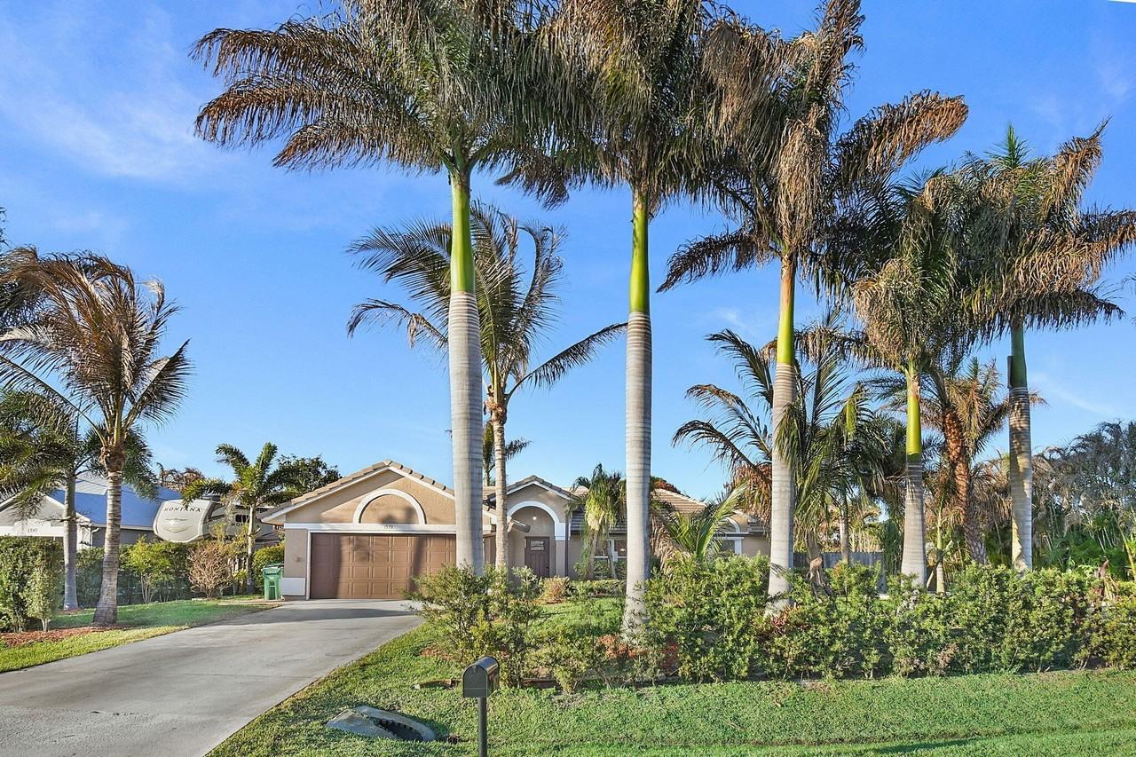 1573 Sw Calmar Ave - Photo 5 of 44