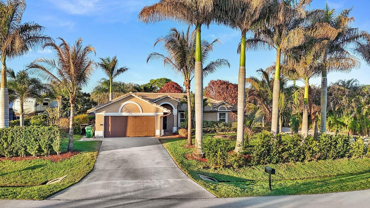 1573 Sw Calmar Ave - Photo 6 of 44