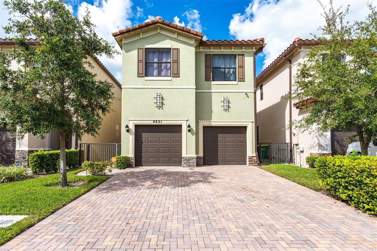 4851 Nw 57th Ct