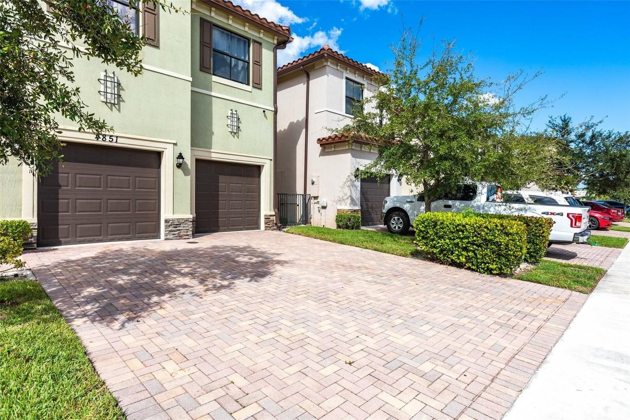 4851 Nw 57th Ct - Photo 3 of 8