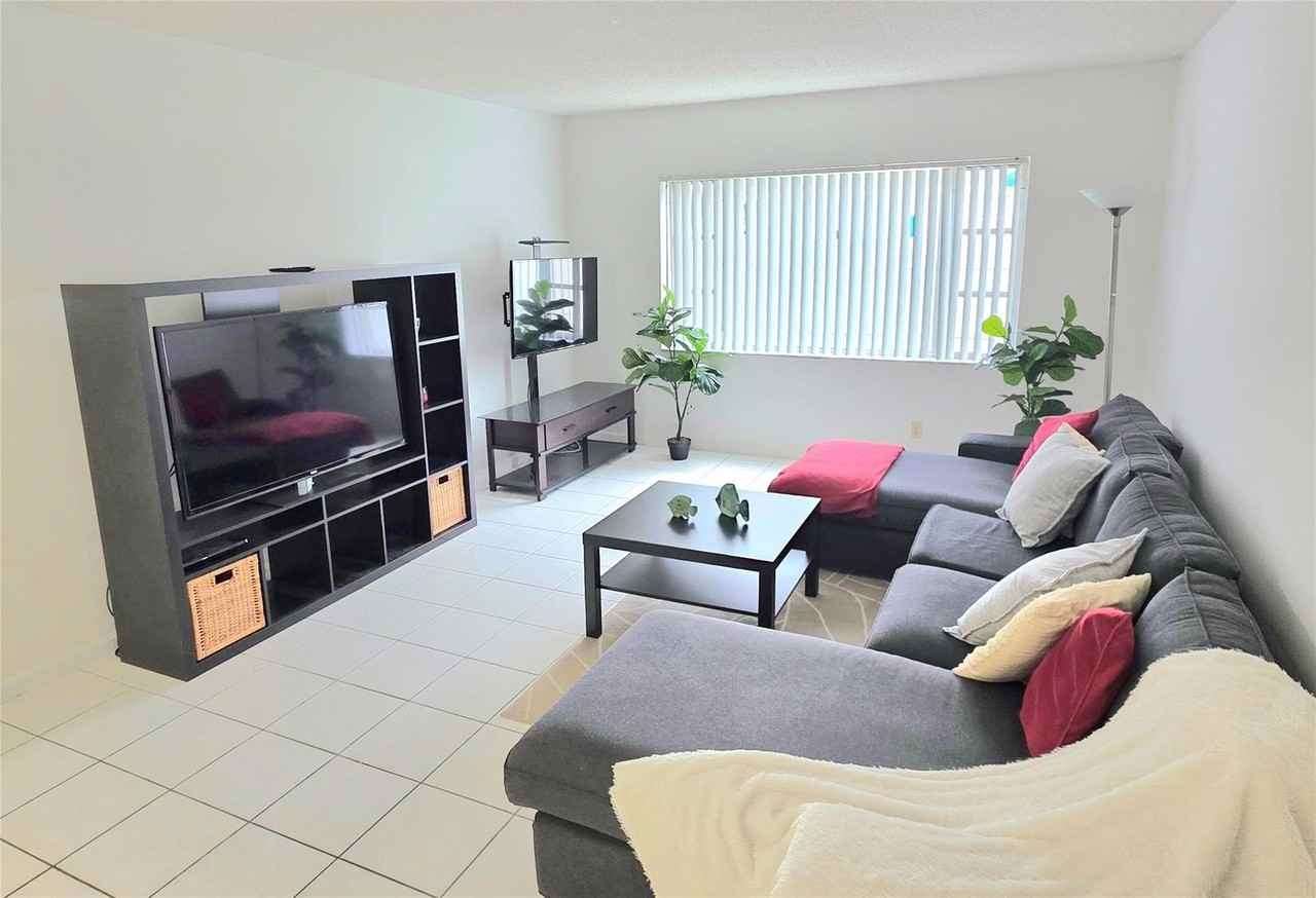 2230 Ne 56th Pl Apt 208 - Photo 5 of 23