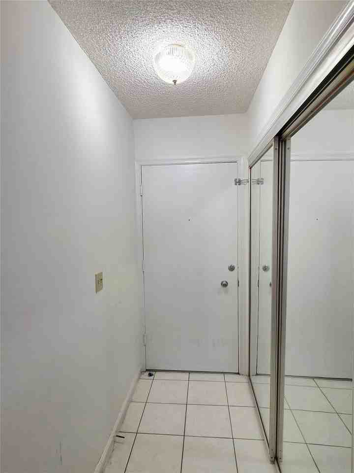2230 Ne 56th Pl Apt 208 - Photo 7 of 23